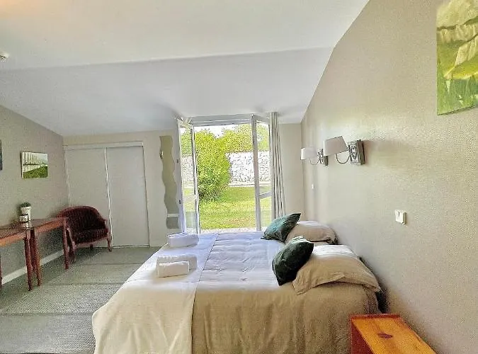 Domaine De Laléard Pensión 3*